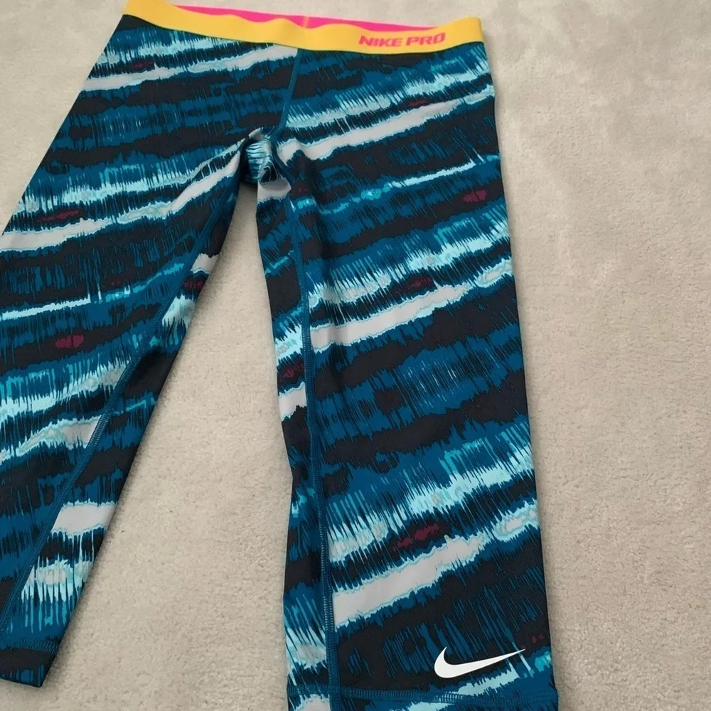 Nike PRO Dri -Fit - Fitted capris, L